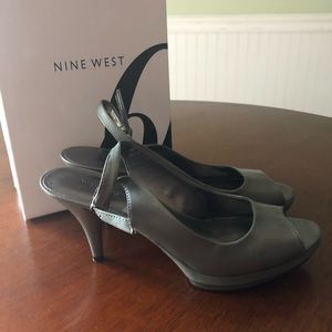 Nine West Gray patten leather peep toe heels